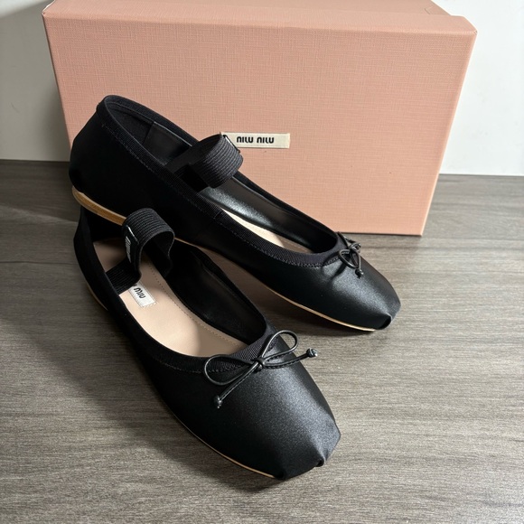 Miu Miu Black Satin Square-Toe Ballet Flats with Elastic Strap and Bow - Picture 2 of 6